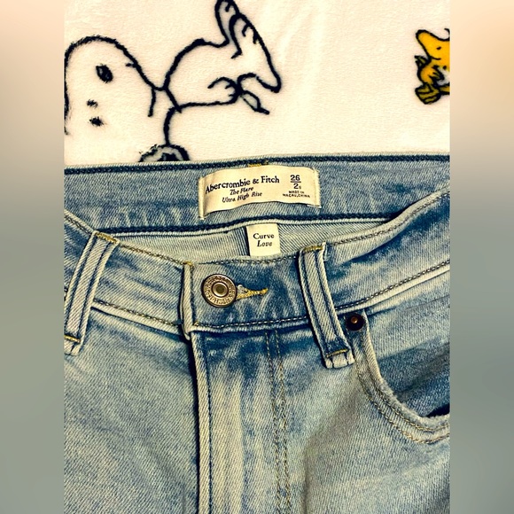 *SOLD* AMBERCROMBBIE AND FITCH | Curve Love Ultra High Rise Flare Jeans - Picture 3 of 4